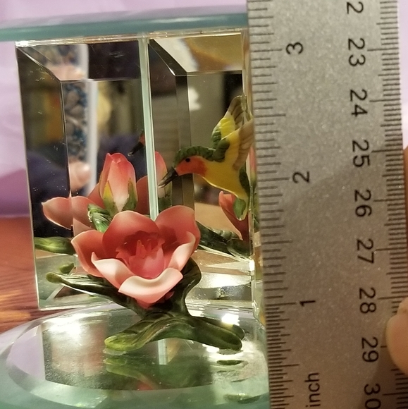 Hand Crafted Glass Hummingbird & Flowers Panarama - Picture 4 of 10